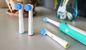 购买电动牙刷时应该考虑哪些因素