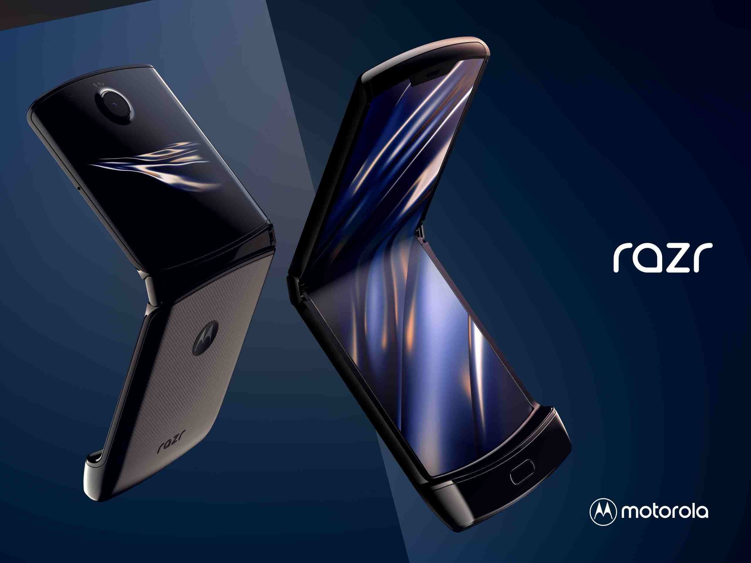 摩托罗拉Razr手机从两个不同的角度
