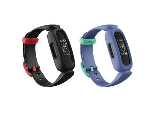 Fitbit Ace 3智能手表有两种颜色