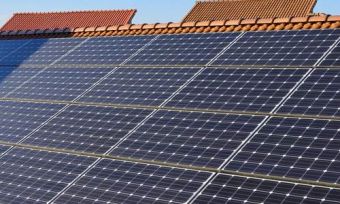 屋顶安装太阳能电池板