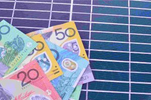 澳大利亚钱放在太阳能光伏面板上