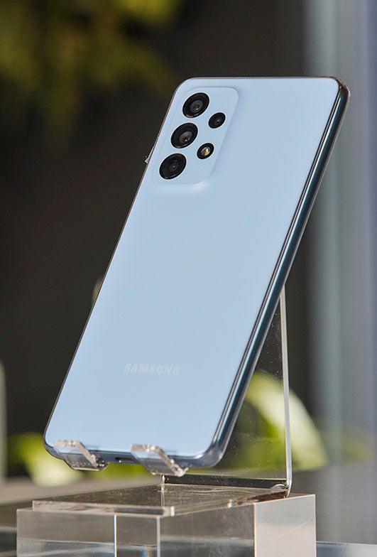 蓝色三星Galaxy A53手机
