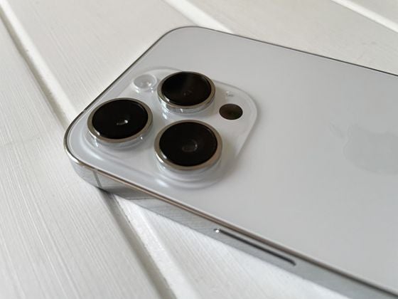特写的iPhone 14 Pro相机凹凸