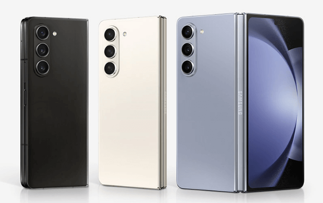 三星Galaxy Z折叠5手机用白色,黑色和蓝色